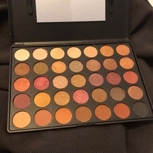 Eyeshadow palette